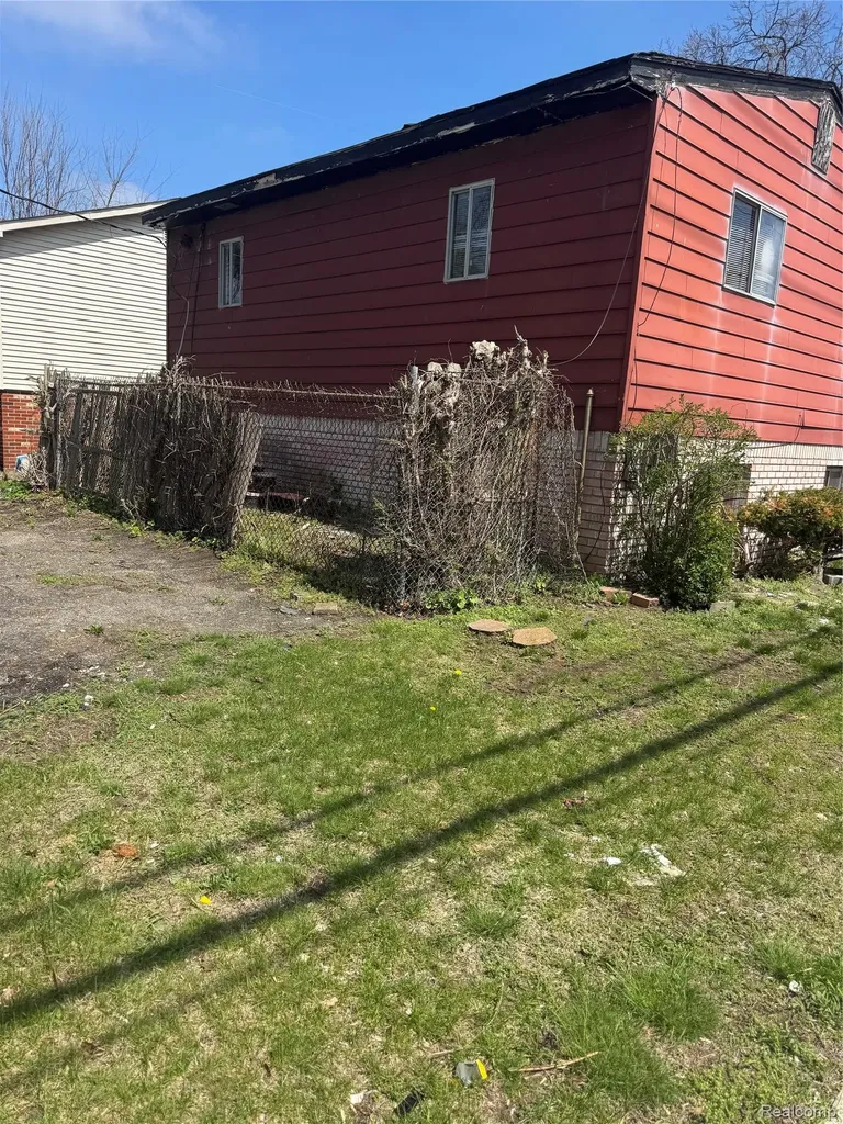 21005 Reimanville Avenue Royal Oak Charter Township MI 48220