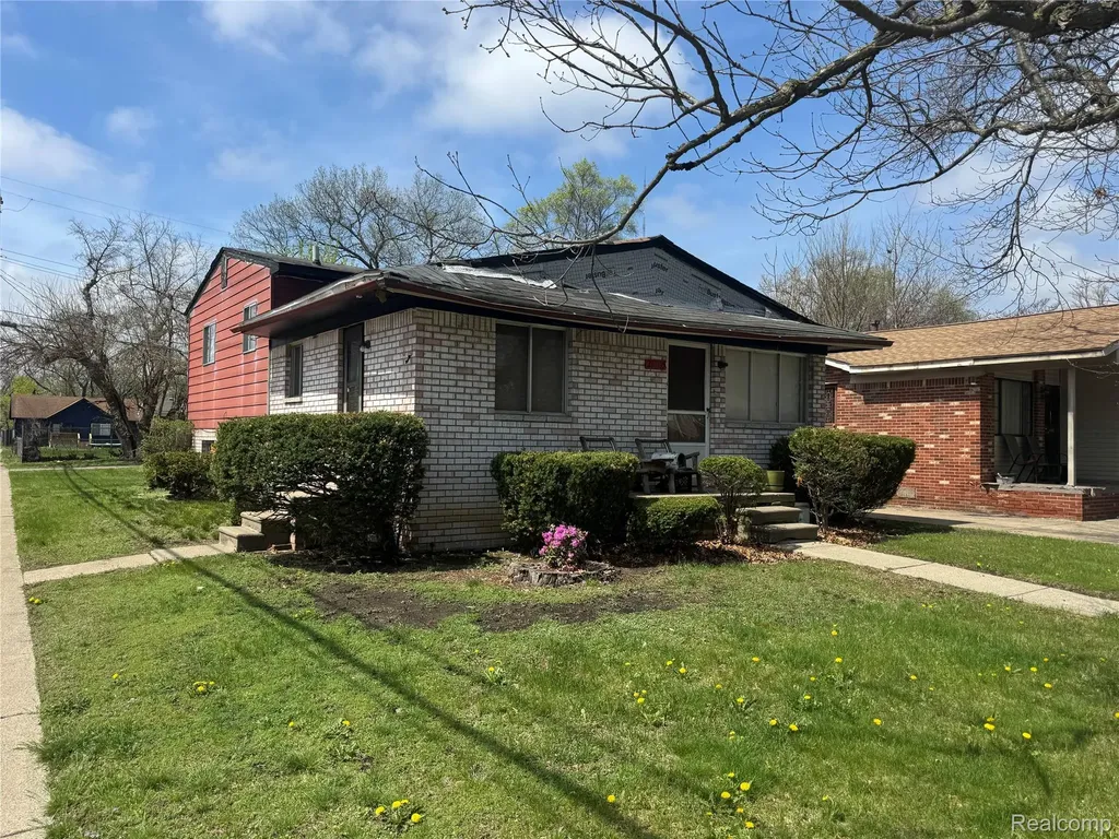 21005 Reimanville Avenue Royal Oak Charter Township MI 48220