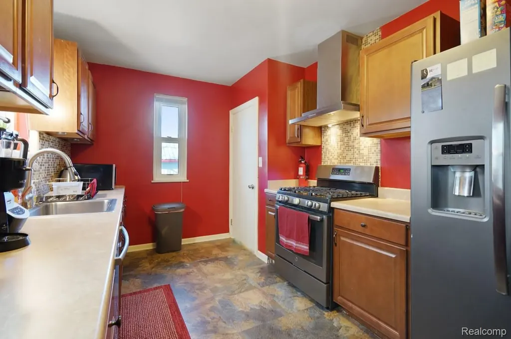839 E Bennett Avenue E Ferndale City MI 48220