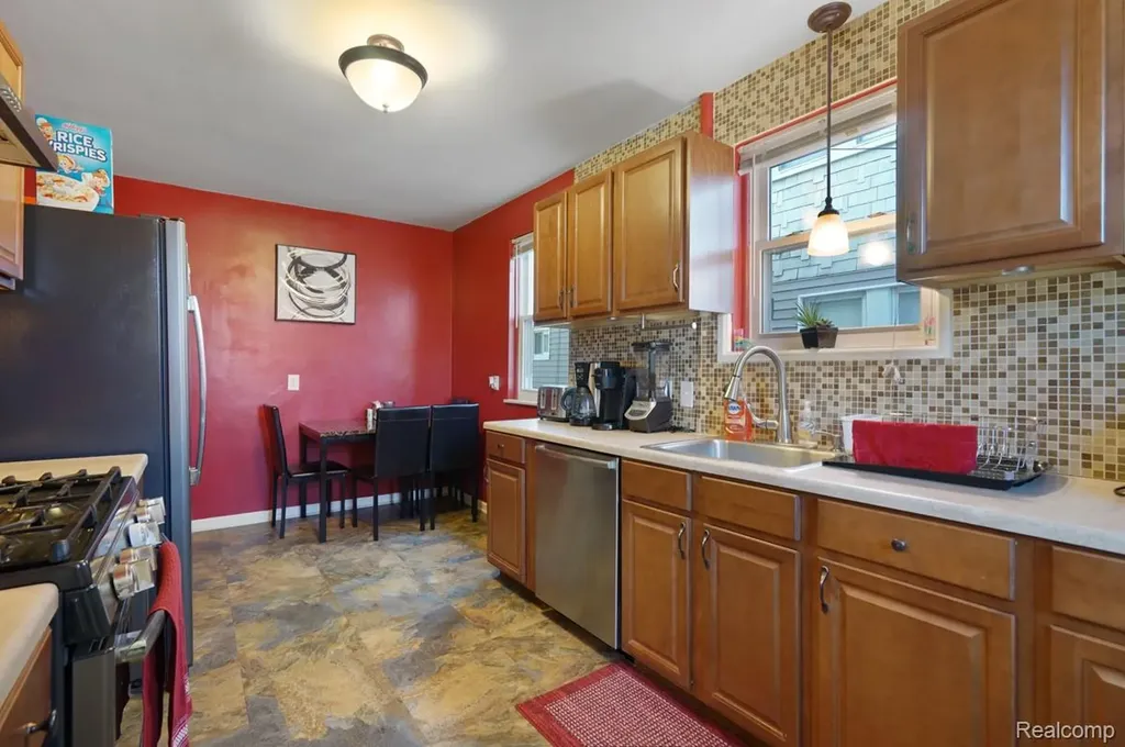 839 E Bennett Avenue E Ferndale City MI 48220