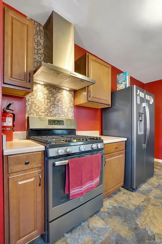 839 E Bennett Avenue E Ferndale City MI 48220