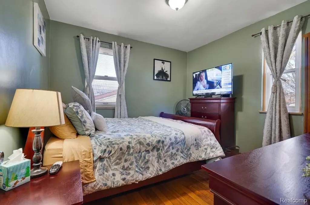 839 E Bennett Avenue E Ferndale City MI 48220