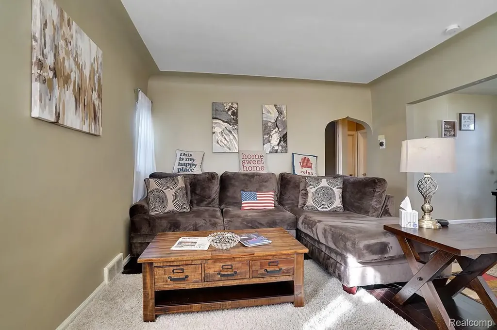 839 E Bennett Avenue E Ferndale City MI 48220