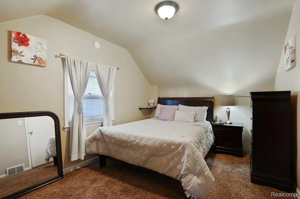 839 E Bennett Avenue E Ferndale City MI 48220