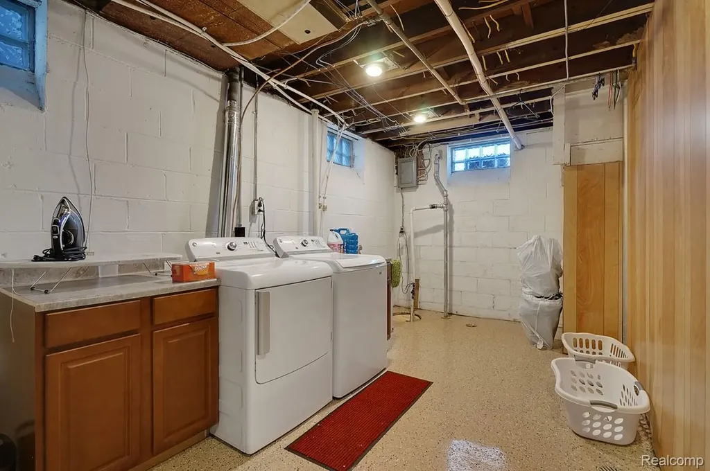 839 E Bennett Avenue E Ferndale City MI 48220