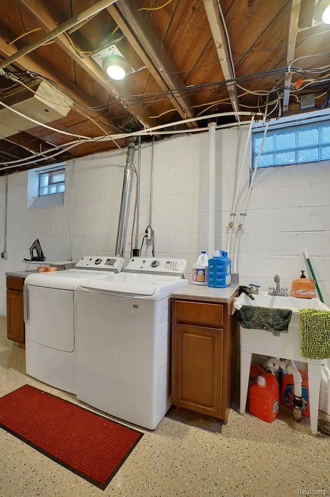 839 E Bennett Avenue E Ferndale City MI 48220