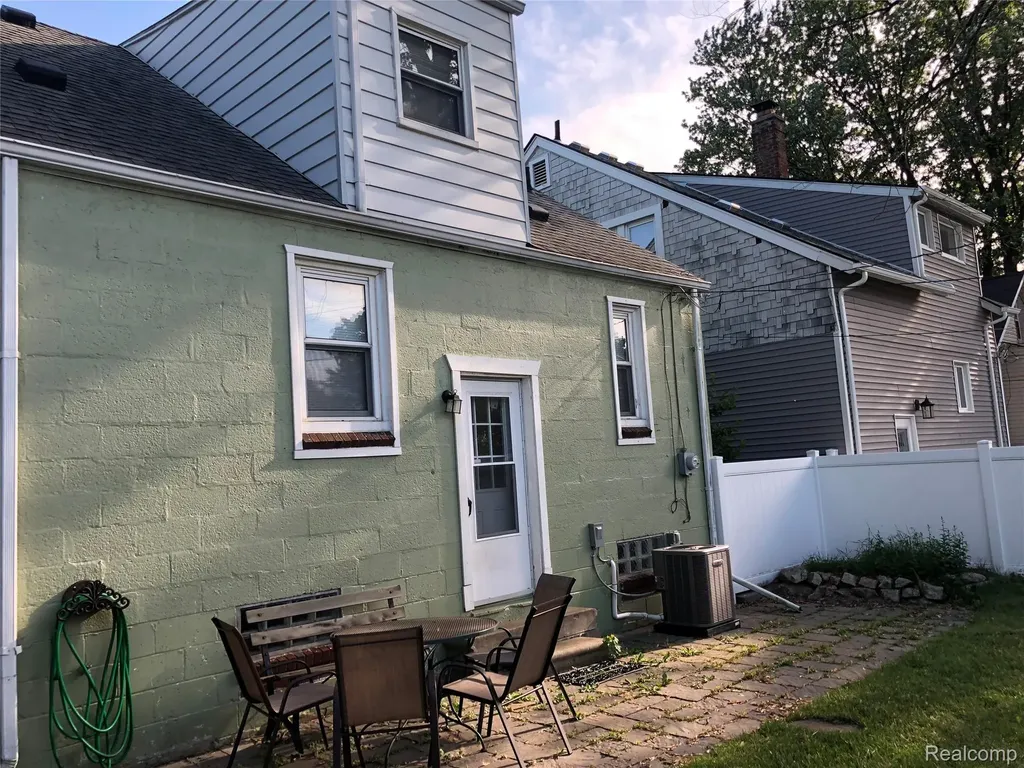 839 E Bennett Avenue E Ferndale City MI 48220