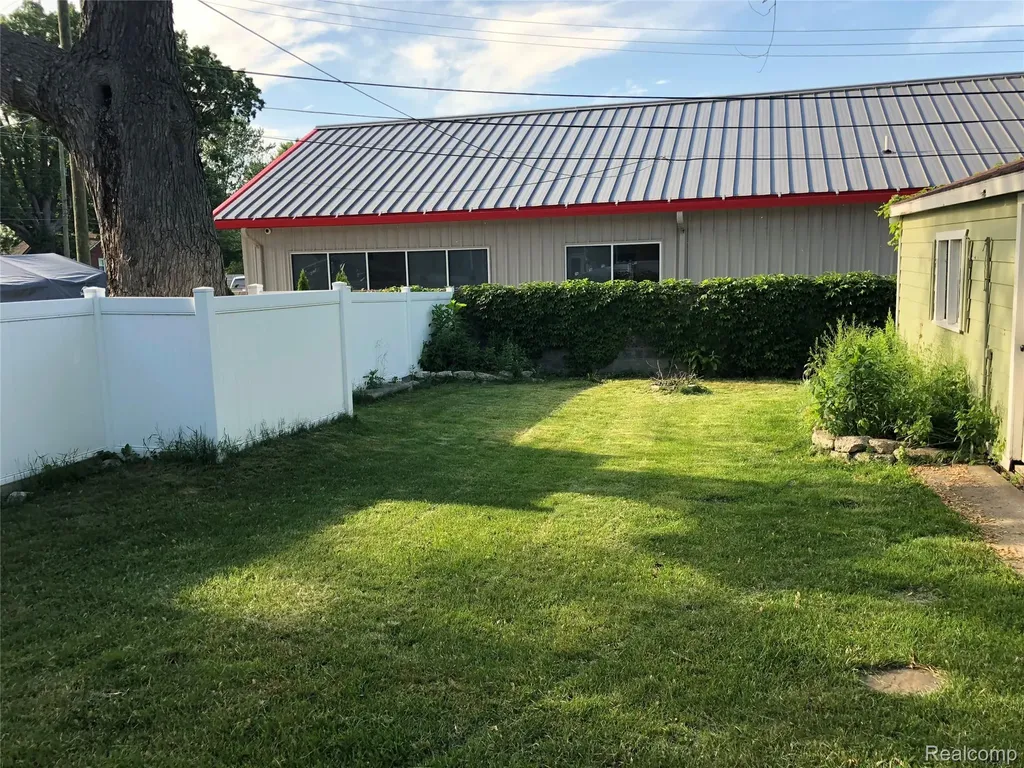 839 E Bennett Avenue E Ferndale City MI 48220