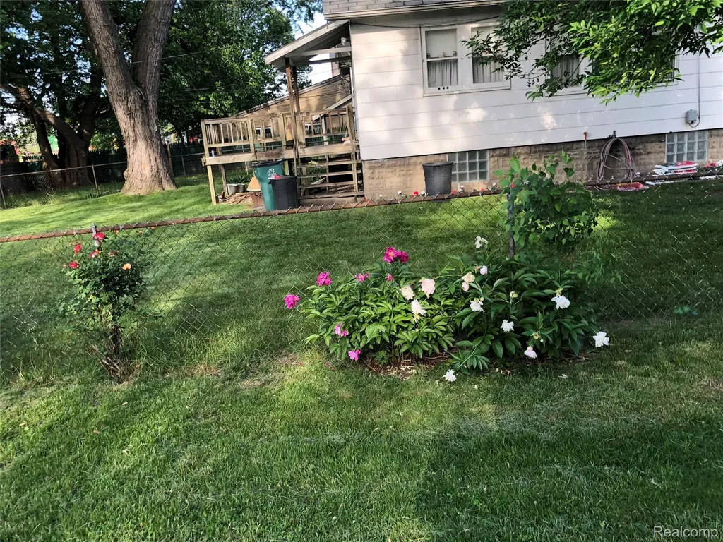 839 E Bennett Avenue E Ferndale City MI 48220