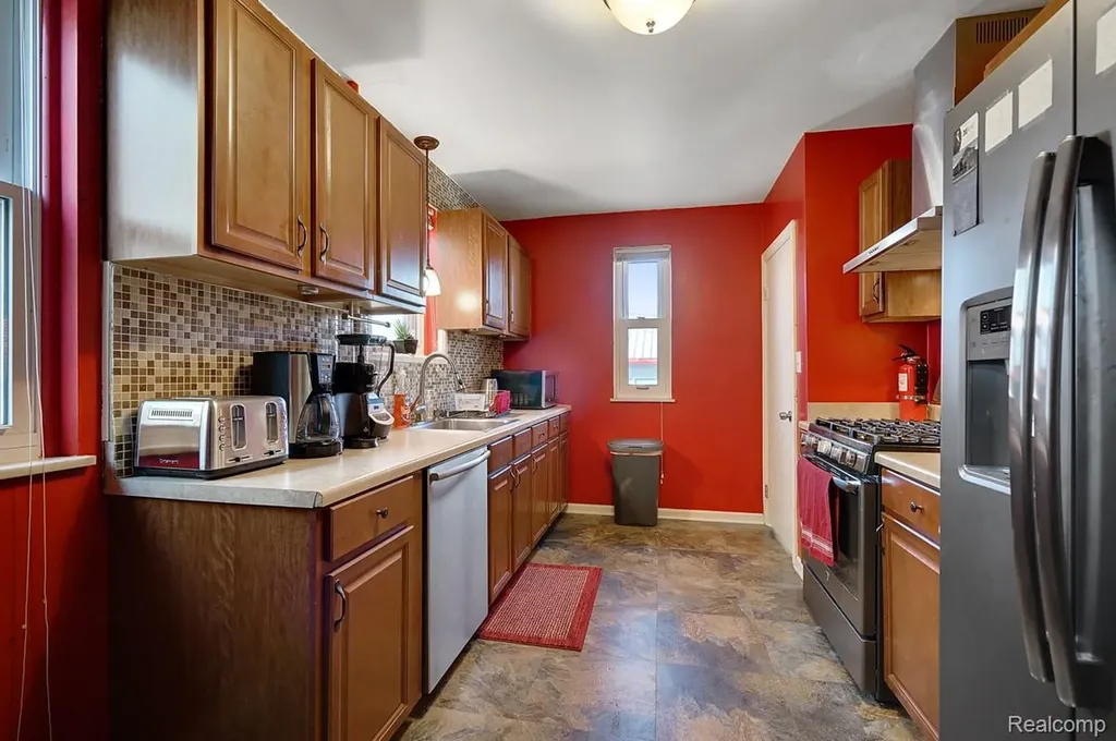 839 E Bennett Avenue E Ferndale City MI 48220