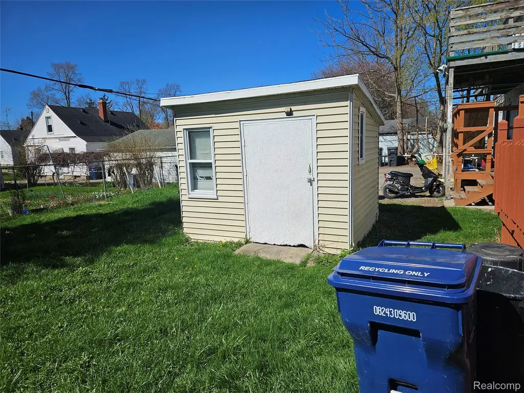 621 W Atherton Road Flint City MI 48507