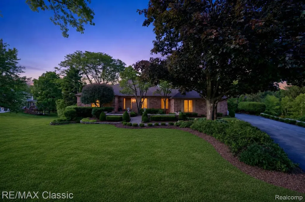 12648 Portsmouth Court Plymouth Charter Township MI 48170