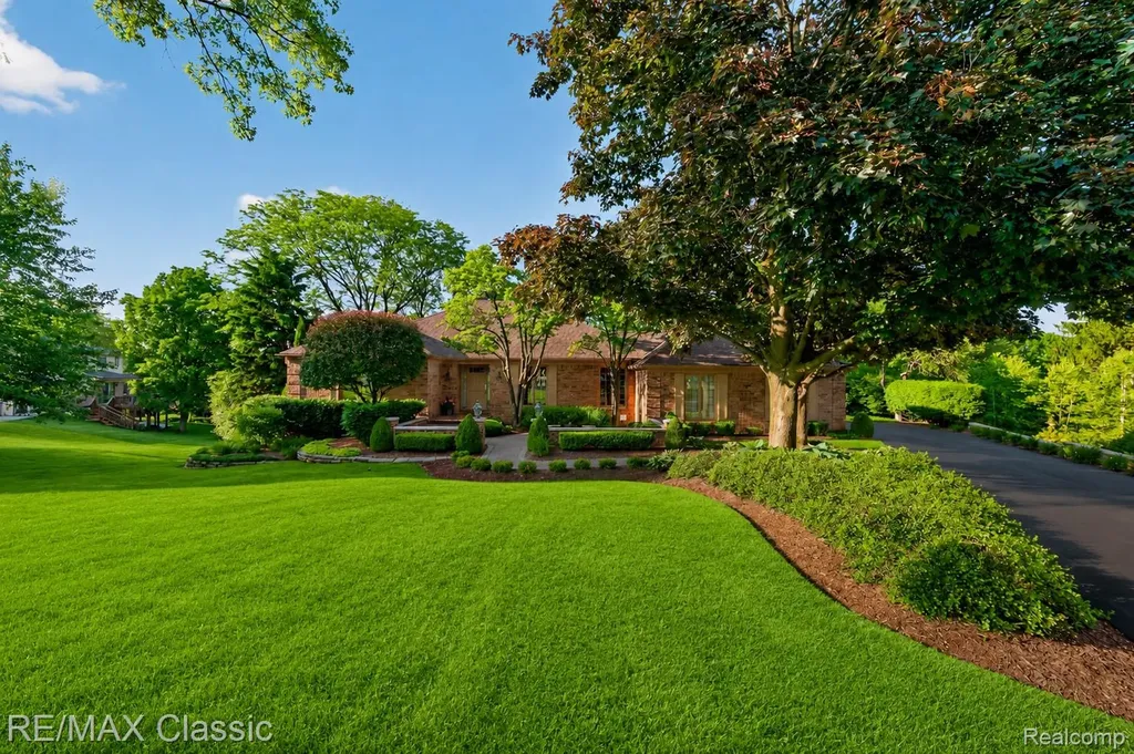 12648 Portsmouth Court Plymouth Charter Township MI 48170