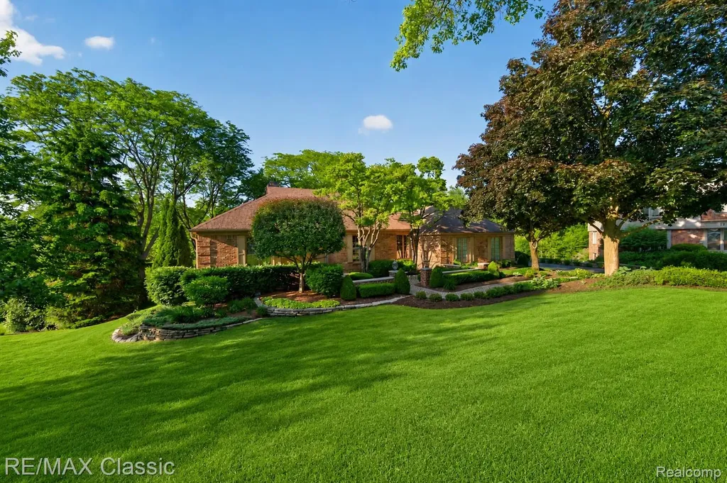 12648 Portsmouth Court Plymouth Charter Township MI 48170