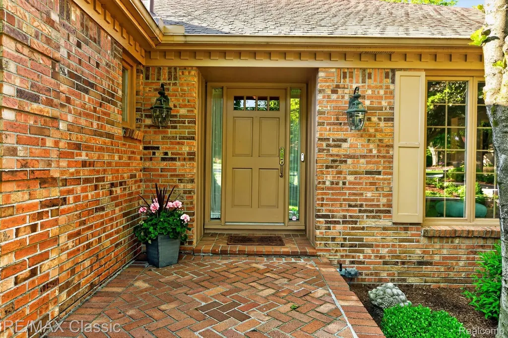 12648 Portsmouth Court Plymouth Charter Township MI 48170