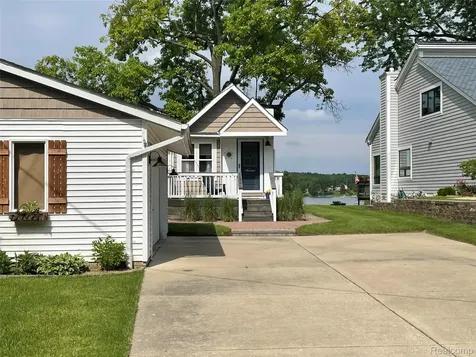10470 King Road Springfield Charter Township MI 48350