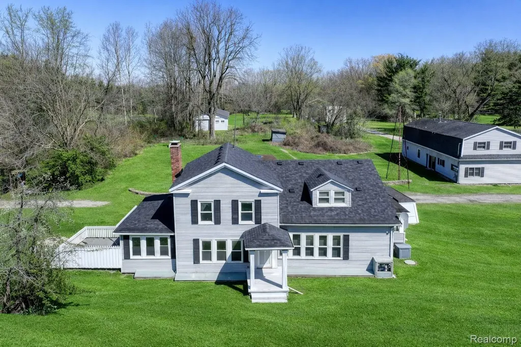 2218 Wixom Road Commerce Charter Township MI 48382