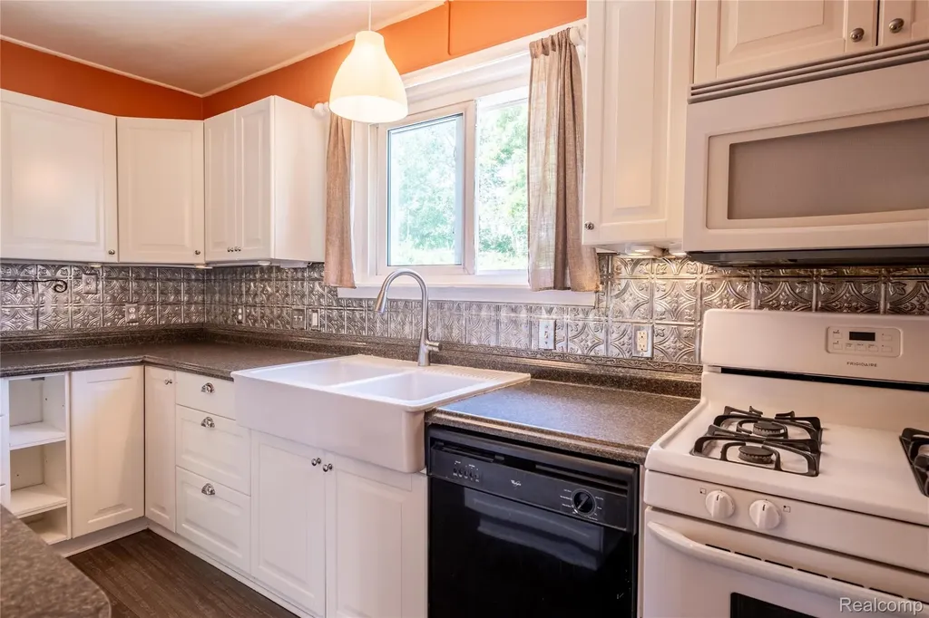 2218 Wixom Road Commerce Charter Township MI 48382