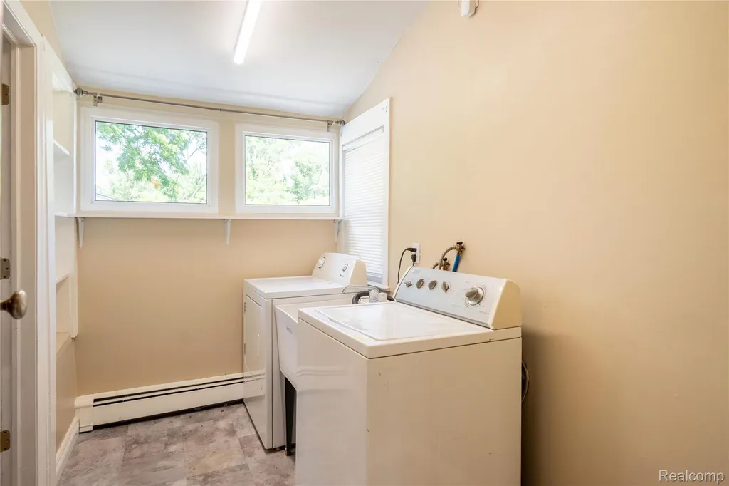 2218 Wixom Road Commerce Charter Township MI 48382