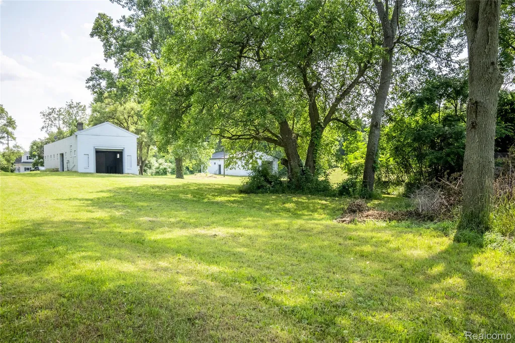 2218 Wixom Road Commerce Charter Township MI 48382