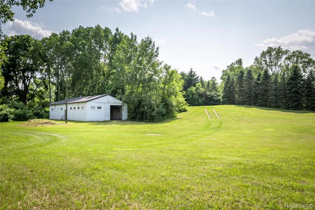 2218 Wixom Road Commerce Charter Township MI 48382