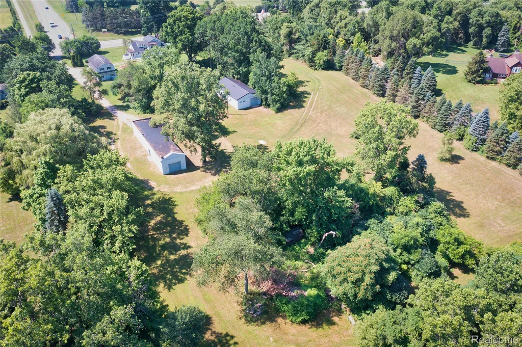 2218 Wixom Road Commerce Charter Township MI 48382