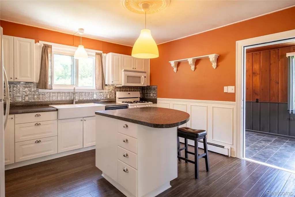 2218 Wixom Road Commerce Charter Township MI 48382