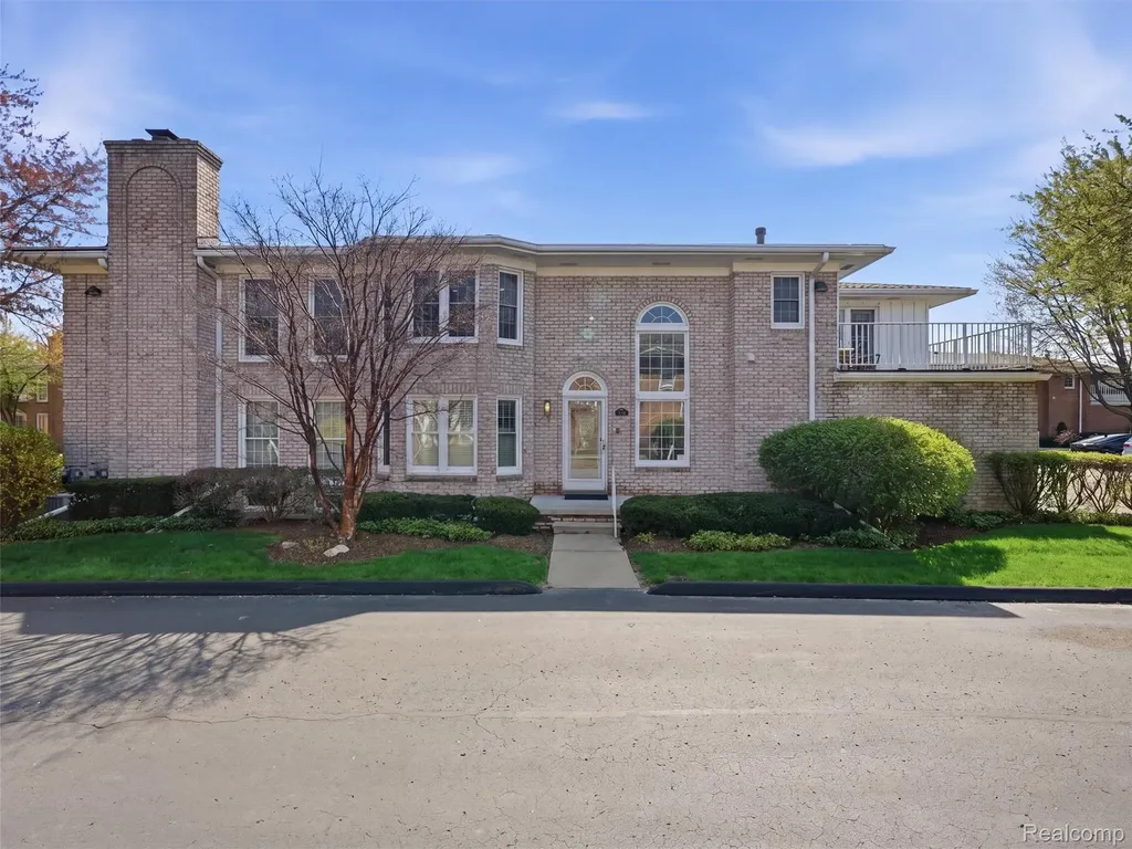 118 Windwood Pointe St. Clair Shores City MI 48080