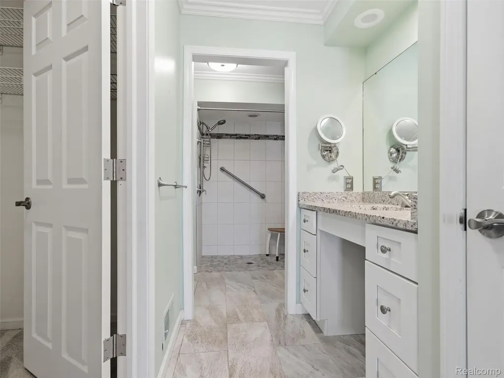 118 Windwood Pointe St. Clair Shores City MI 48080