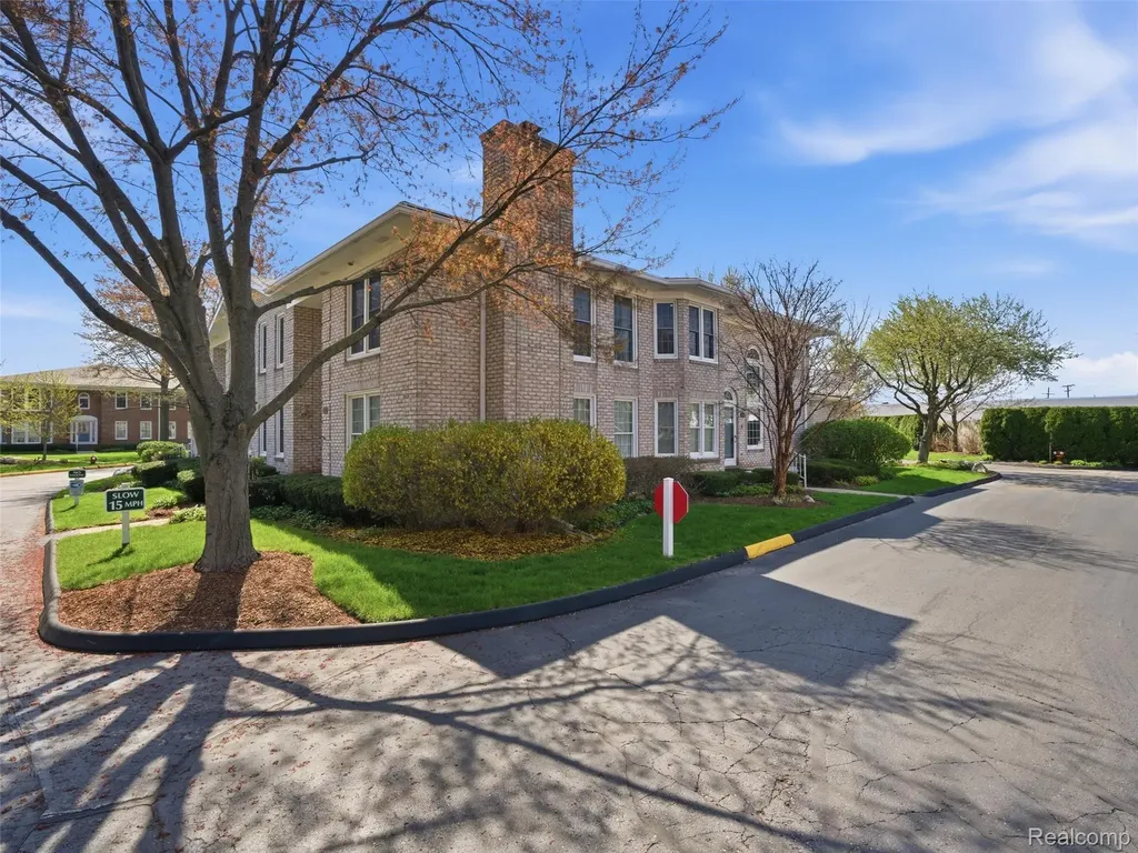 118 Windwood Pointe St. Clair Shores City MI 48080