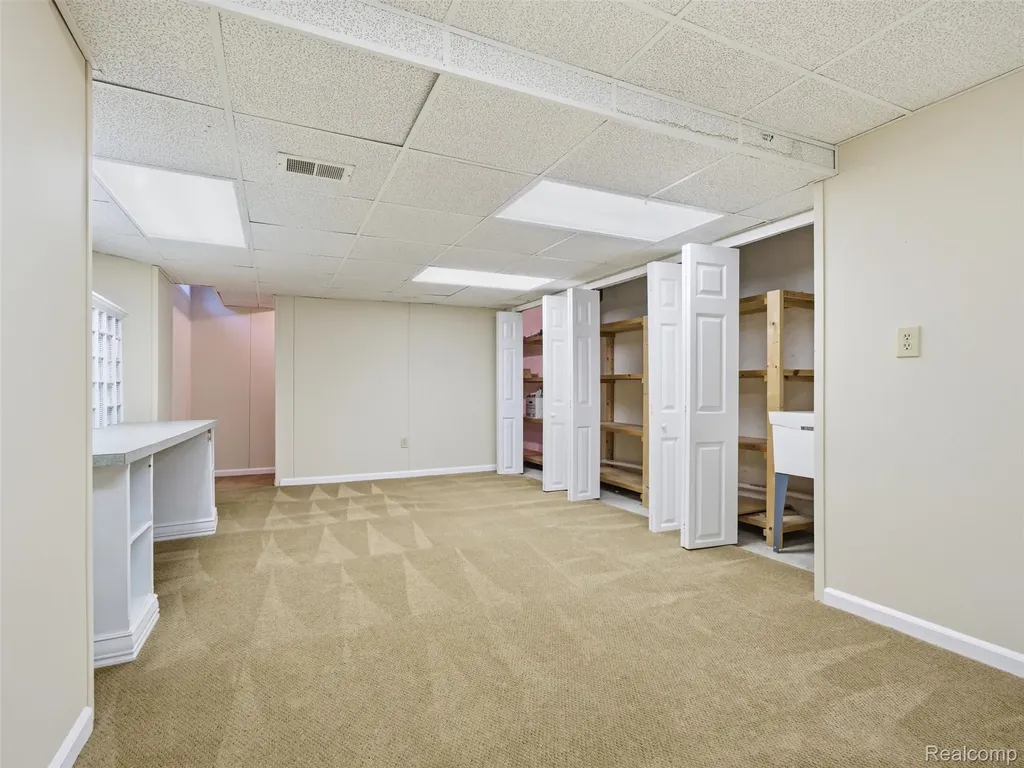 118 Windwood Pointe St. Clair Shores City MI 48080