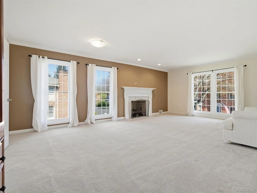 118 Windwood Pointe St. Clair Shores City MI 48080