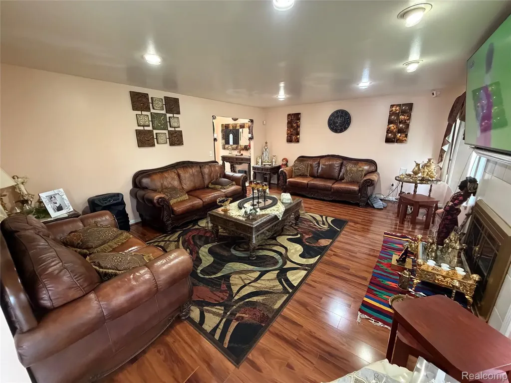 6153 Bianca Court Sterling Heights City MI 48314