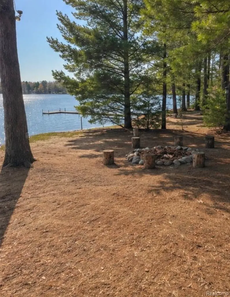 5089 Cottage Dr SE Drive SE Orange Township MI 49646