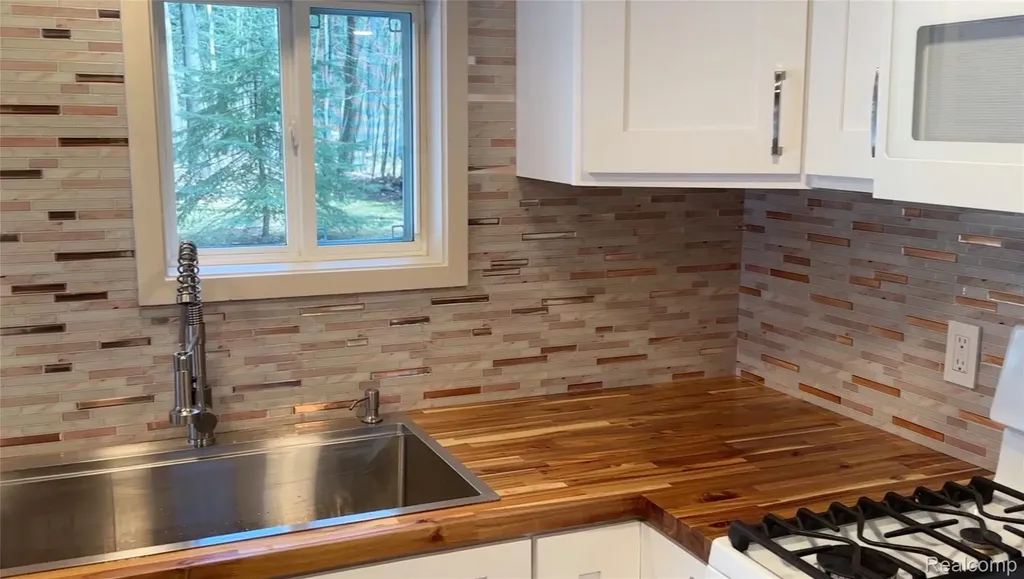 5089 Cottage Dr SE Drive SE Orange Township MI 49646