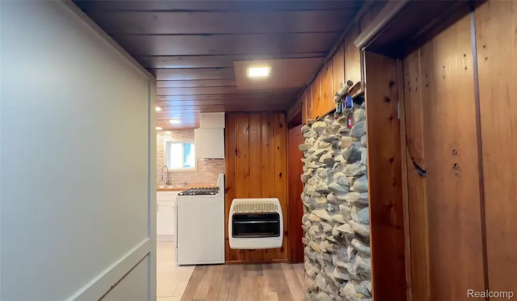 5089 Cottage Dr SE Drive SE Orange Township MI 49646