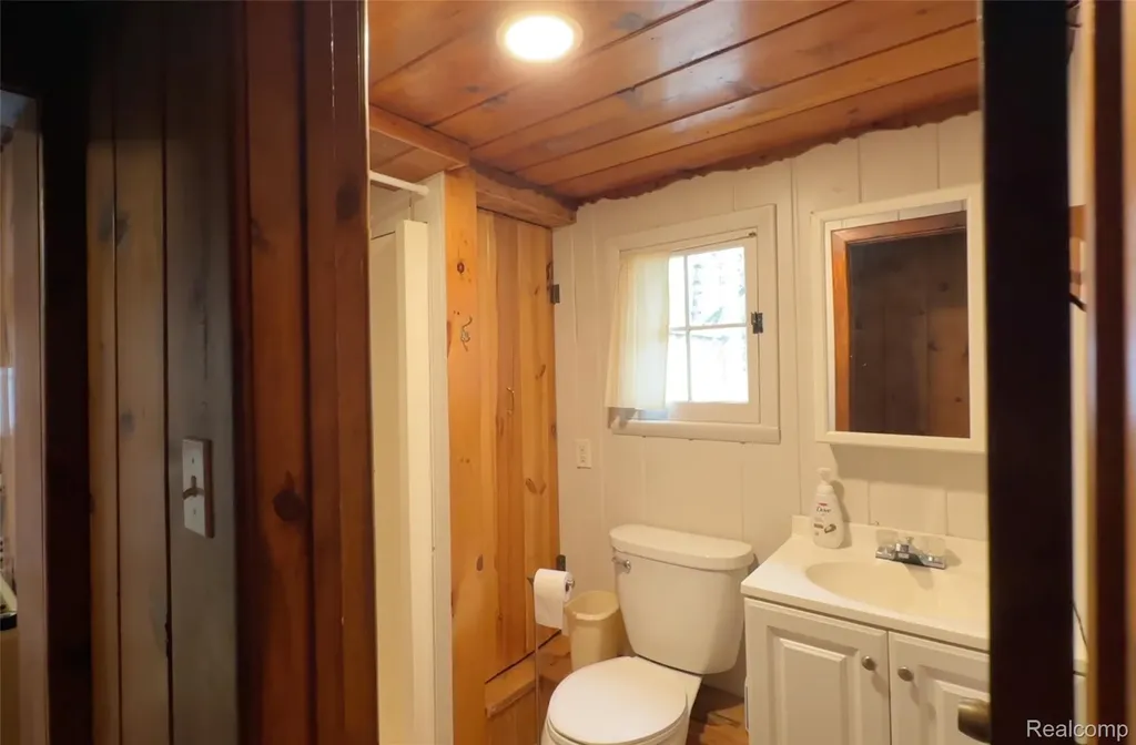5089 Cottage Dr SE Drive SE Orange Township MI 49646