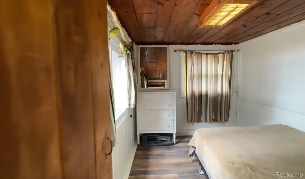 5089 Cottage Dr SE Drive SE Orange Township MI 49646