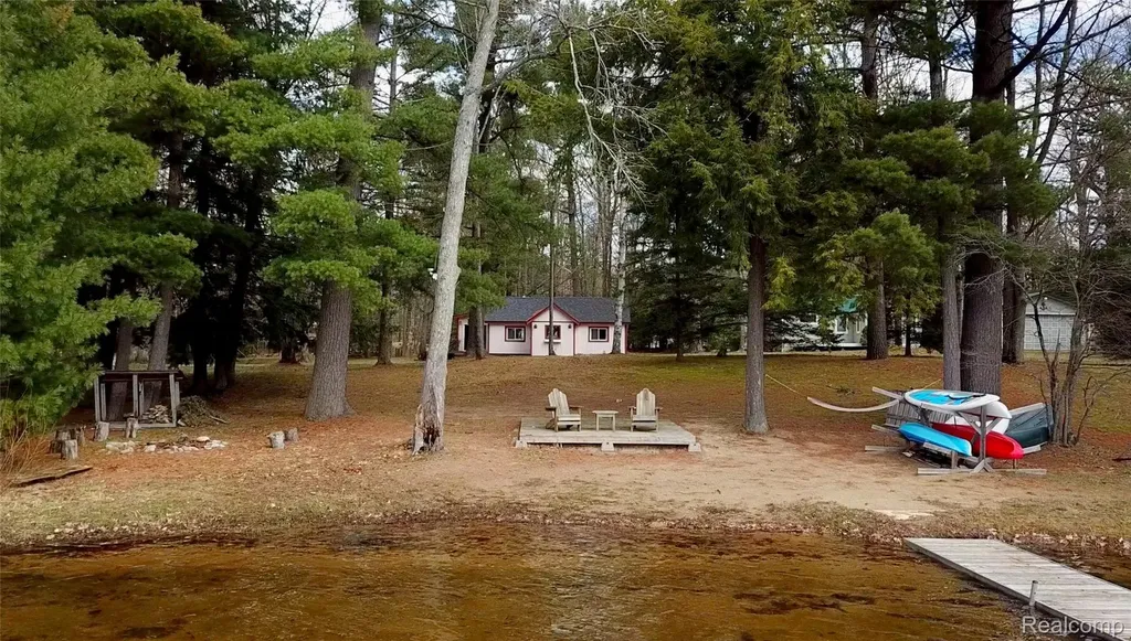 5089 Cottage Dr SE Drive SE Orange Township MI 49646
