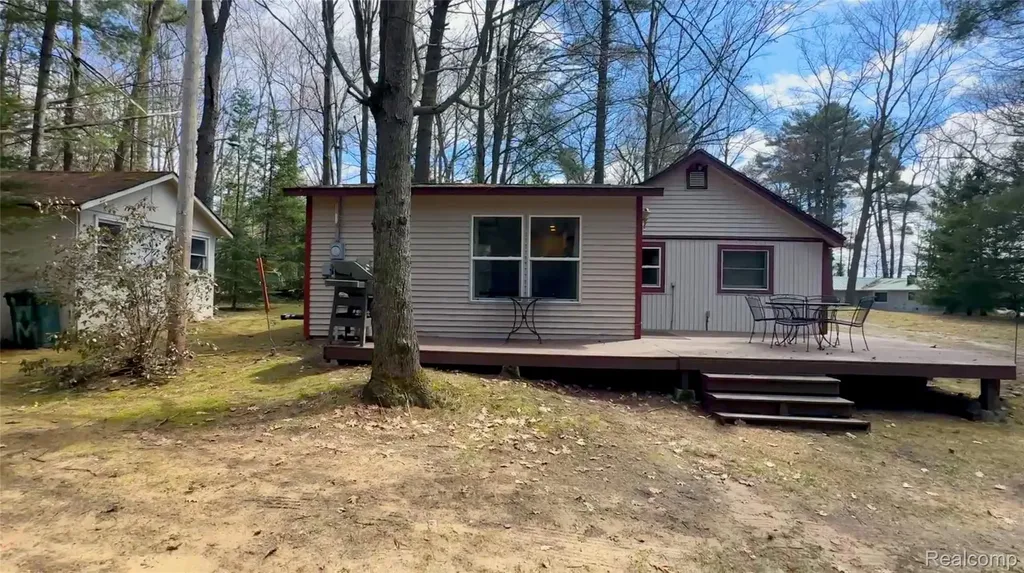 5089 Cottage Dr SE Drive SE Orange Township MI 49646
