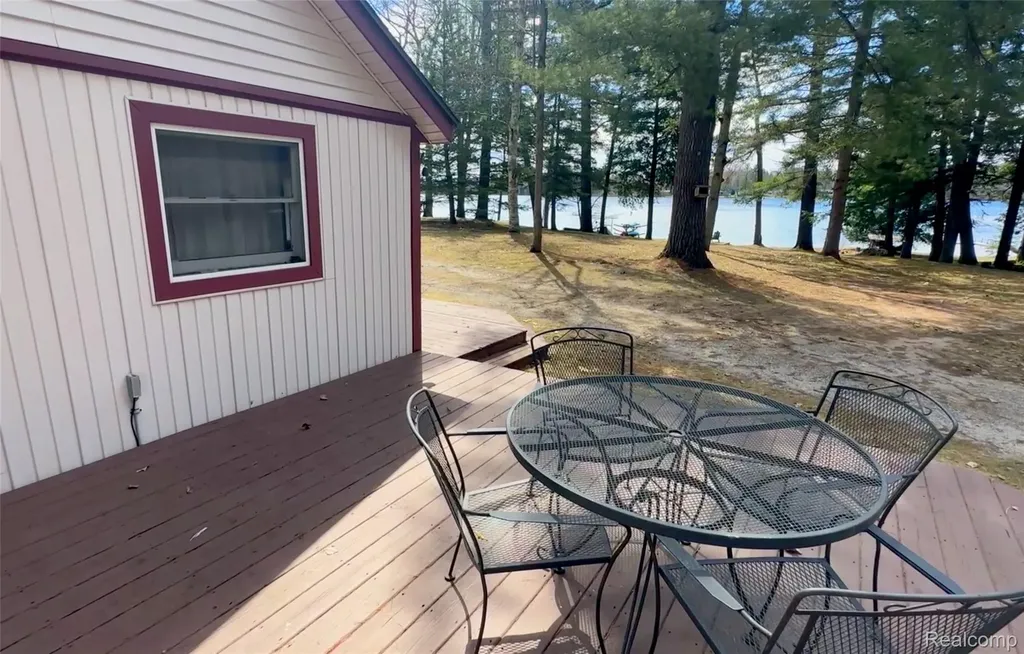 5089 Cottage Dr SE Drive SE Orange Township MI 49646