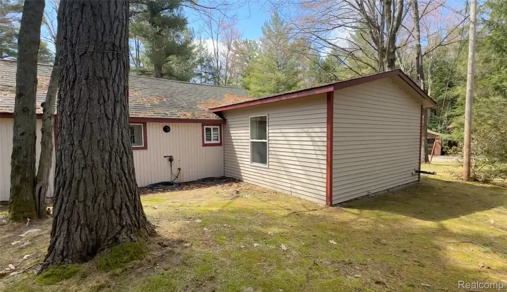 5089 Cottage Dr SE Drive SE Orange Township MI 49646