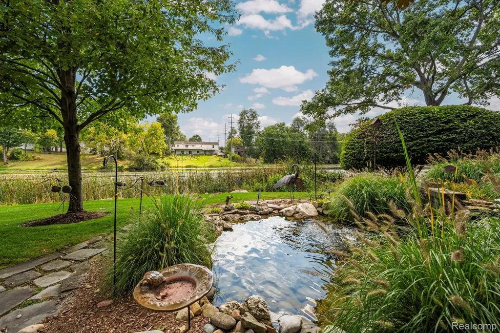 433 John R Milford Village MI 48381
