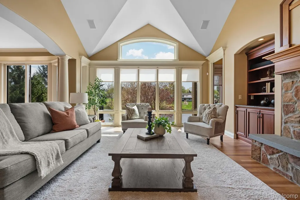 433 John R Milford Village MI 48381