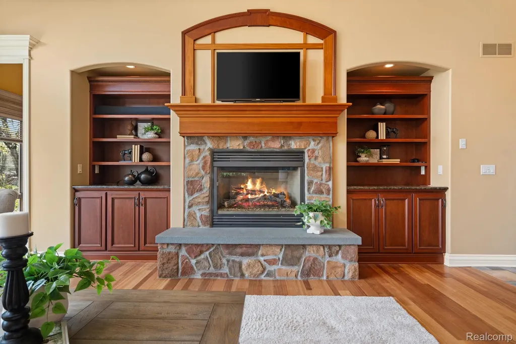 433 John R Milford Village MI 48381