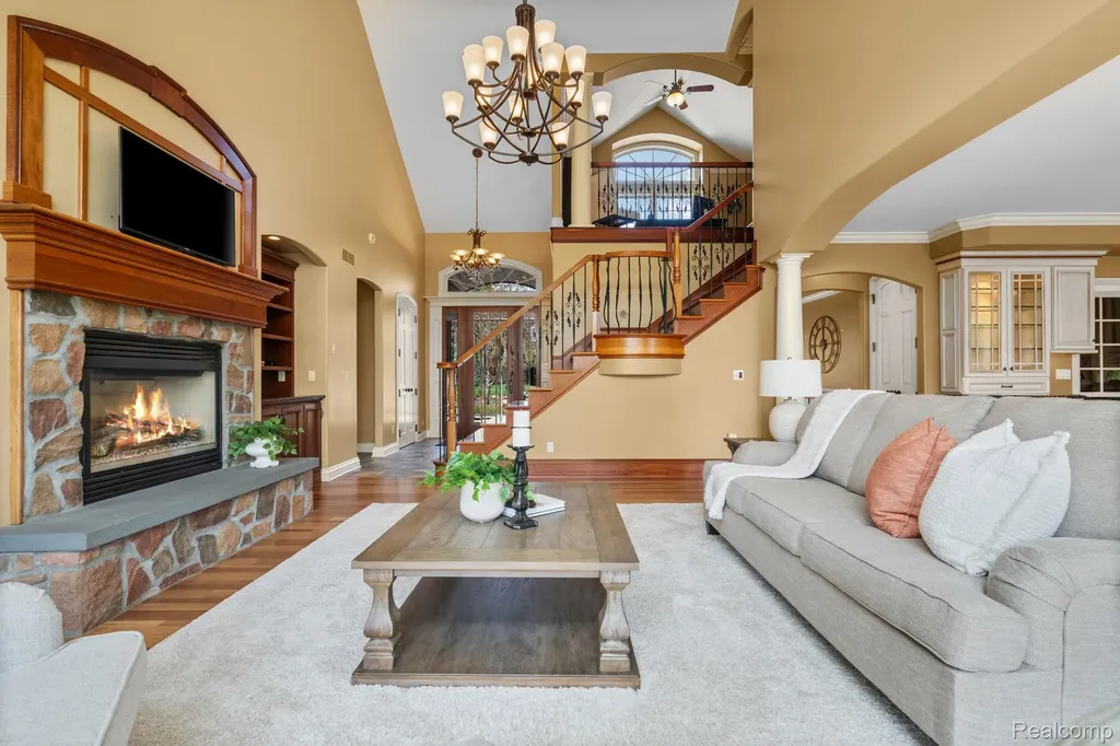 433 John R Milford Village MI 48381