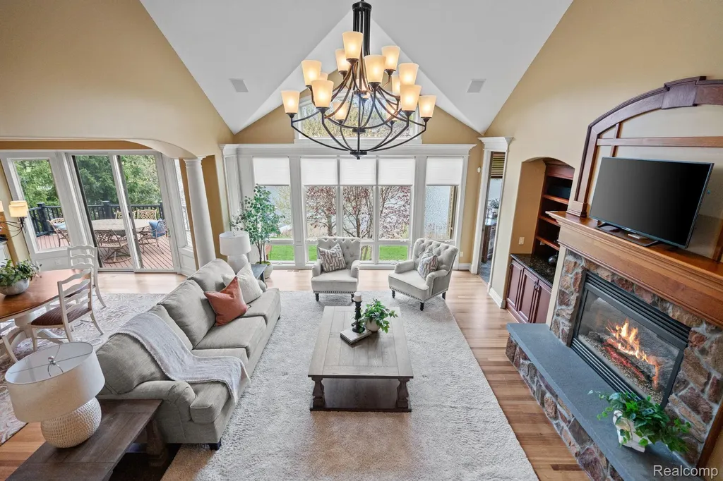 433 John R Milford Village MI 48381