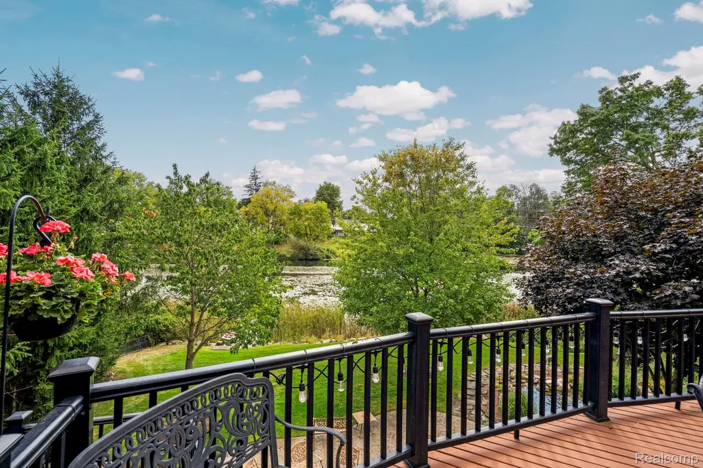 433 John R Milford Village MI 48381