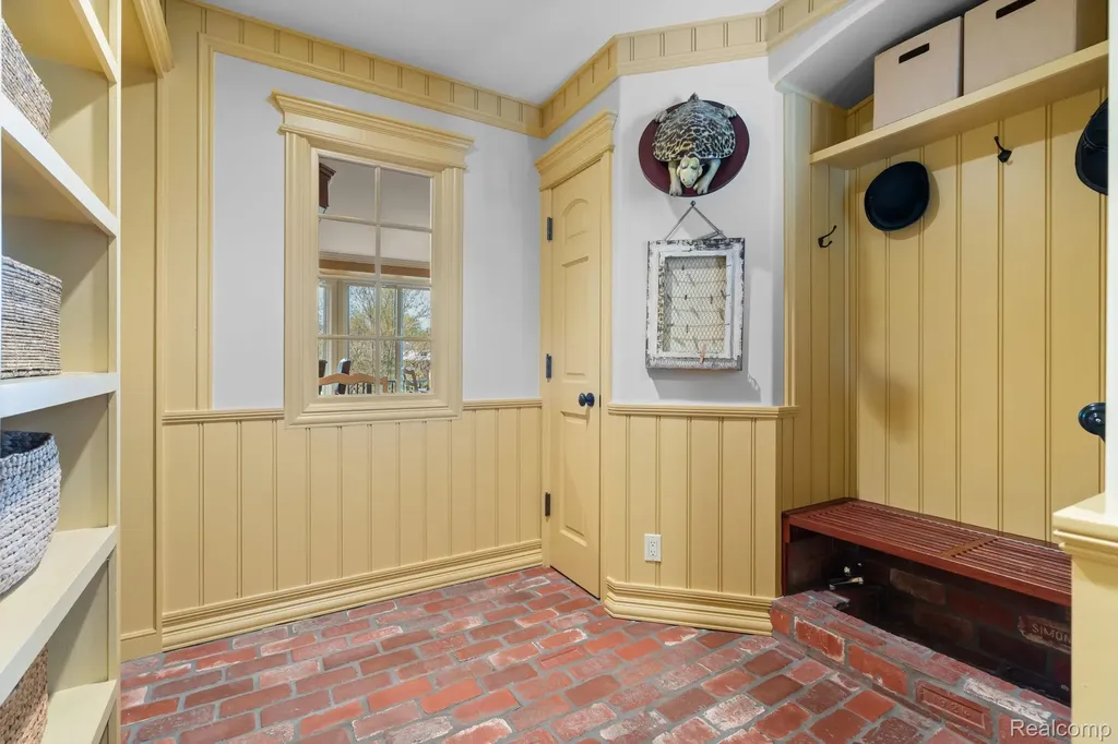 433 John R Milford Village MI 48381