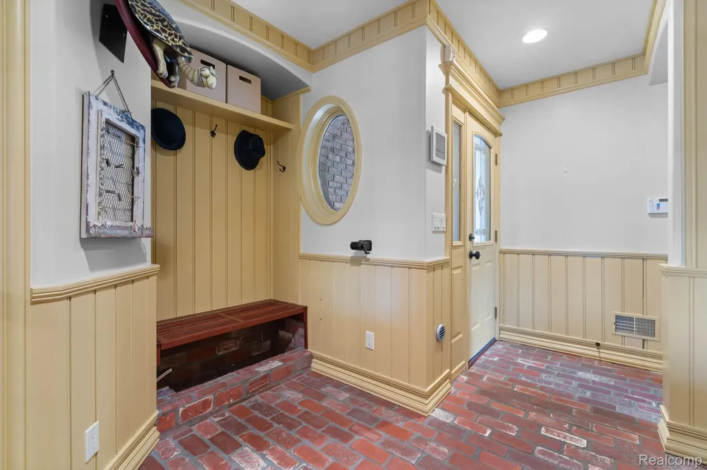 433 John R Milford Village MI 48381